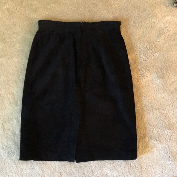 Black silky suede pencil skirt. - Picture 3 of 4